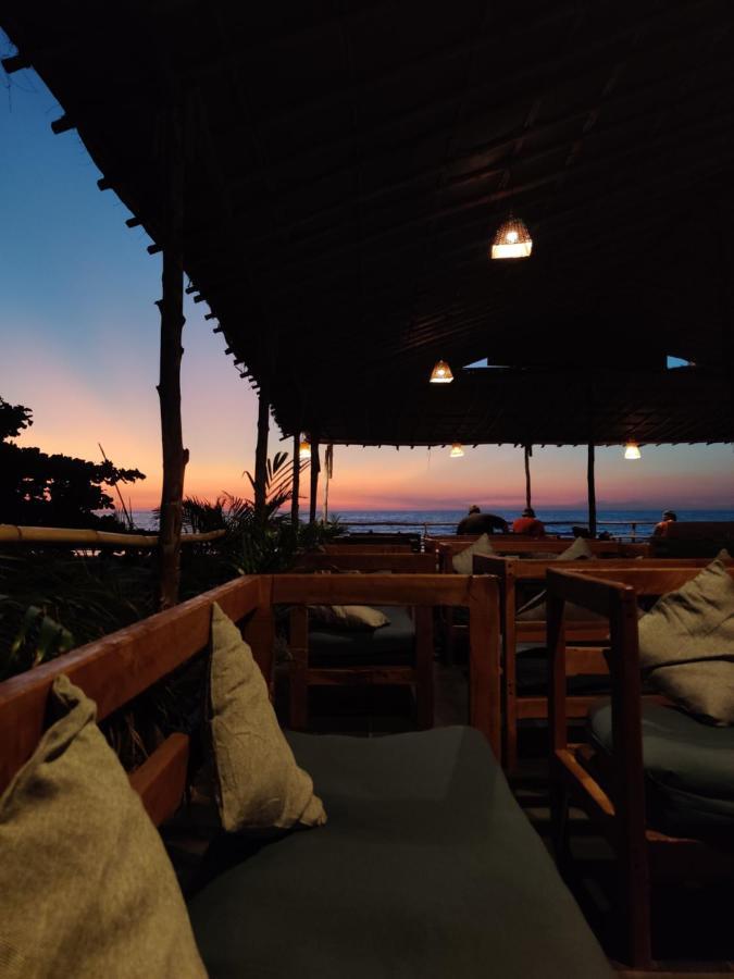Lost Monk Beach Cottage 阿姆波尔 外观 照片