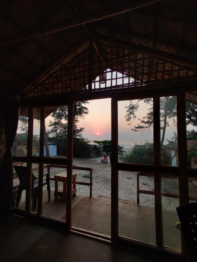 Lost Monk Beach Cottage 阿姆波尔 外观 照片